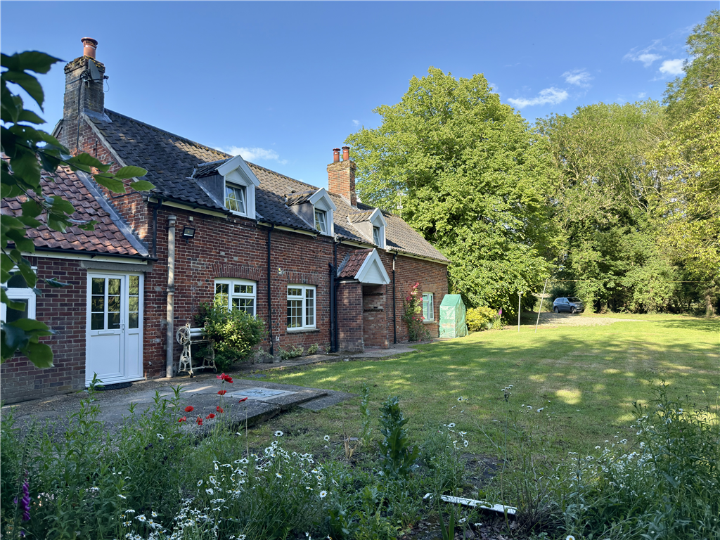 House Lexham Road in Breckland District