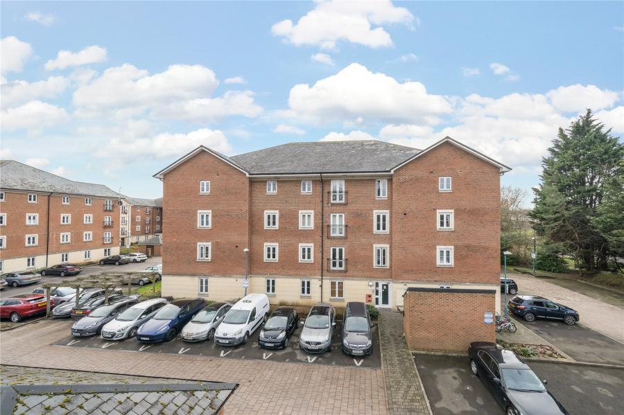 Flat Brunel Crescent in Swindon