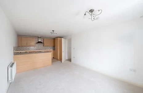 Flat Brunel Crescent in Swindon