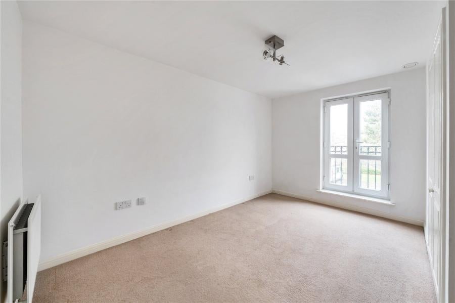 Flat Brunel Crescent in Swindon
