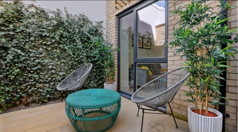 Room Thorpe Road in Greater London