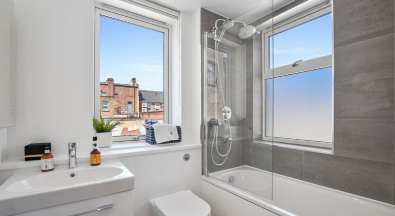 Room Thorpe Road in Greater London