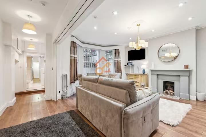Flat Philbeach Gardens in Greater London