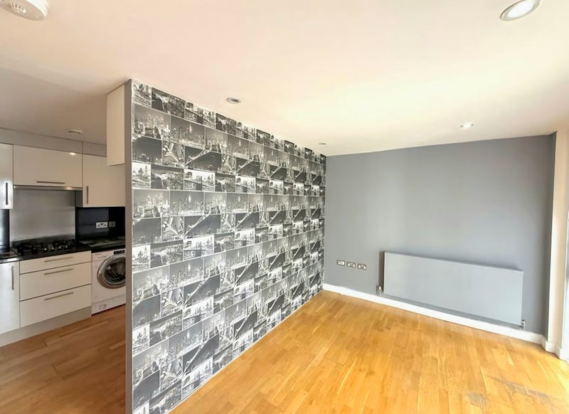 Room Dukes Way in Greater London
