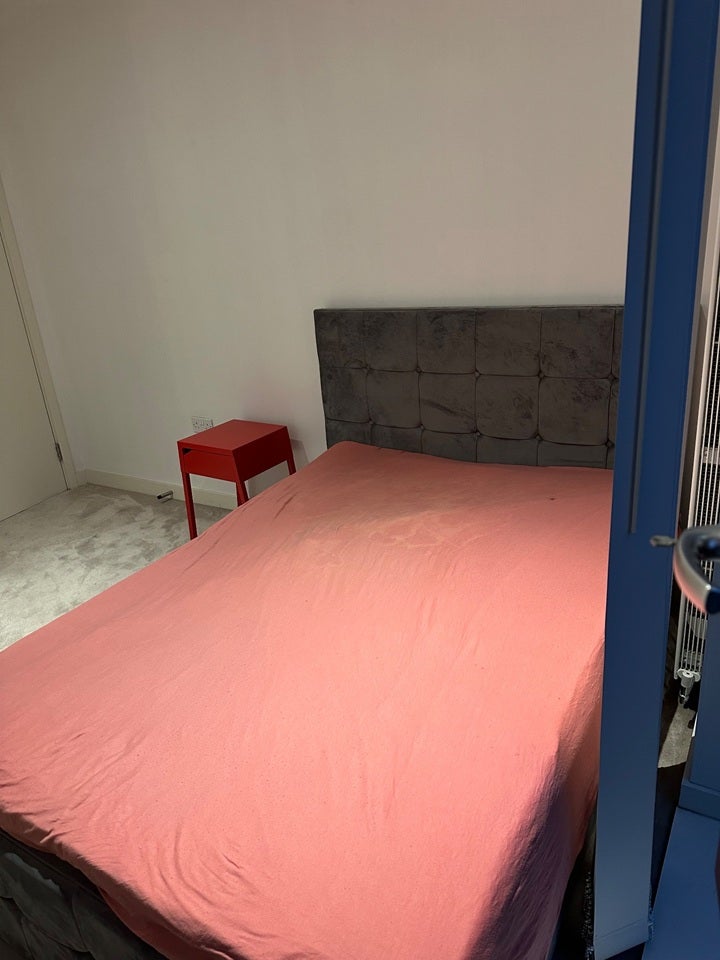 Room Cunningham Avenue in Greater London