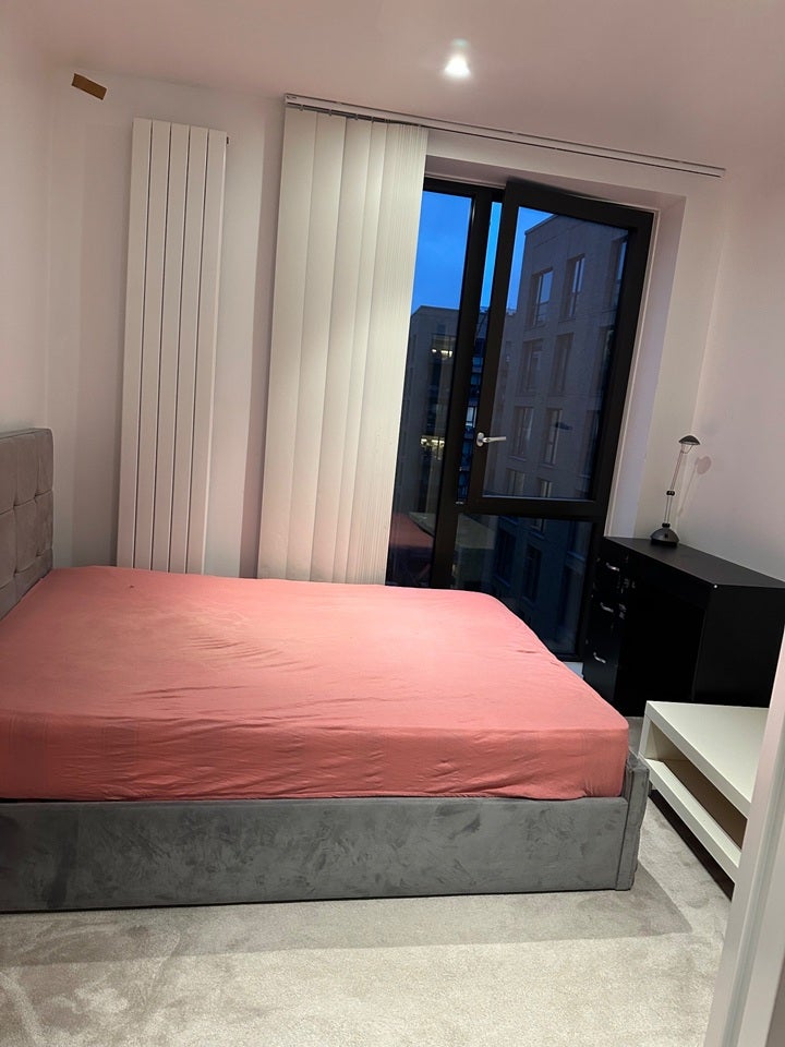 Room Cunningham Avenue in Greater London