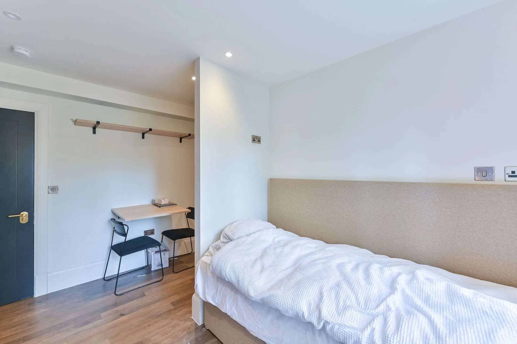 Flat Shakespeare Road in Greater London