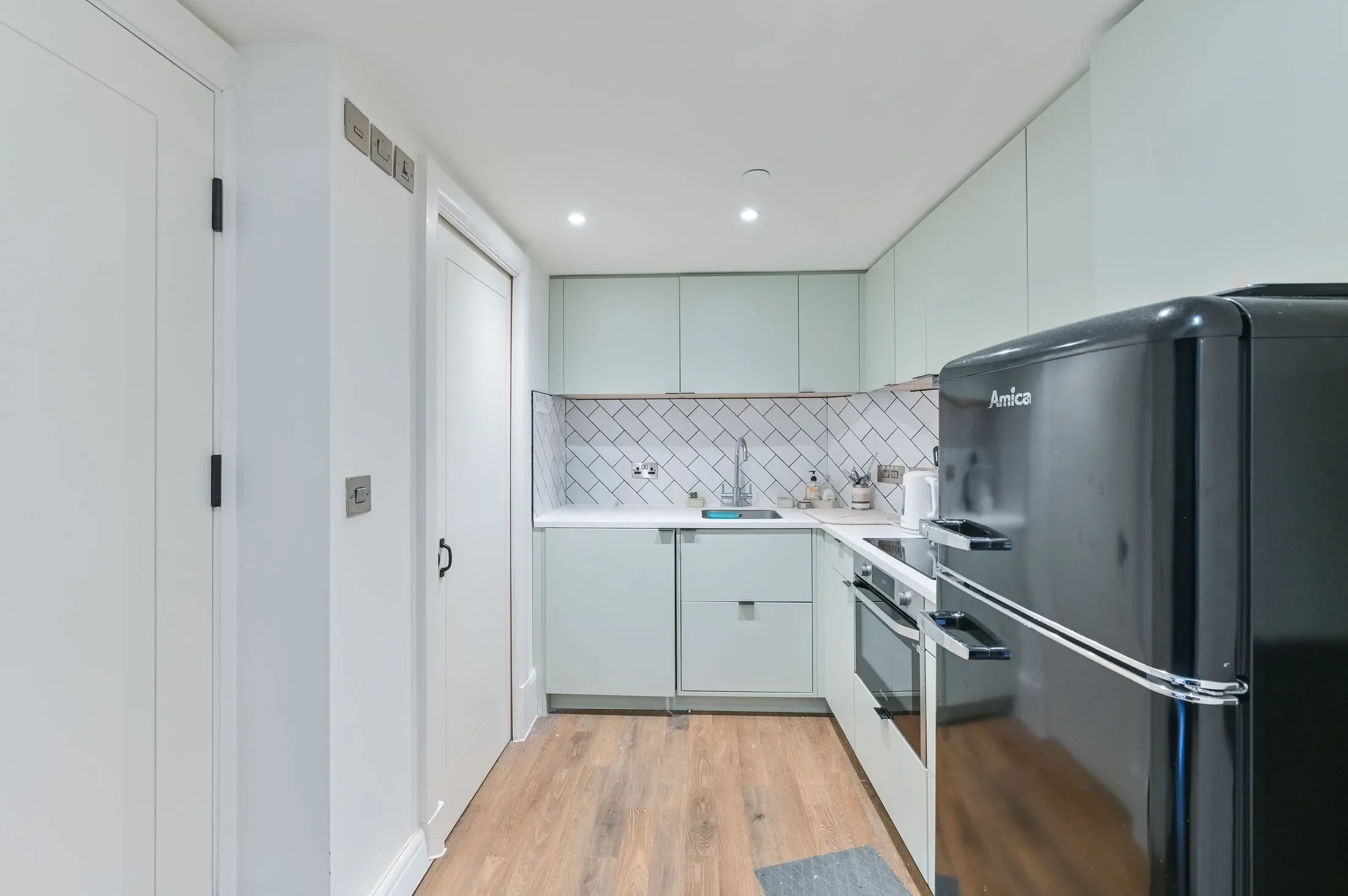Flat Shakespeare Road in Greater London
