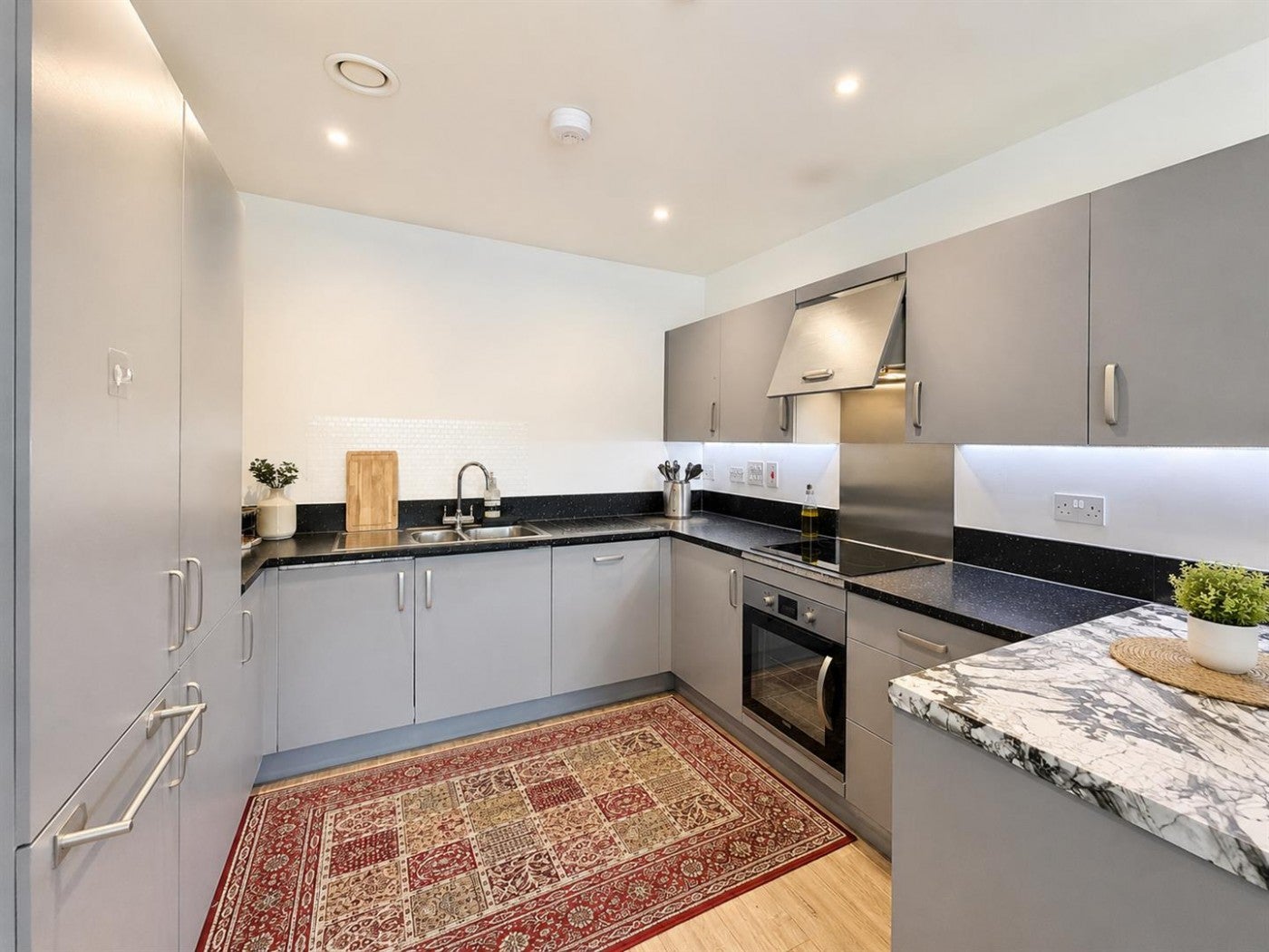 Flat Lampton Road in Greater London