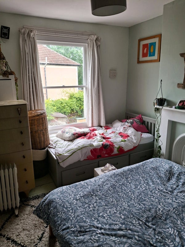 Room Upper Belmont Road in Bristol