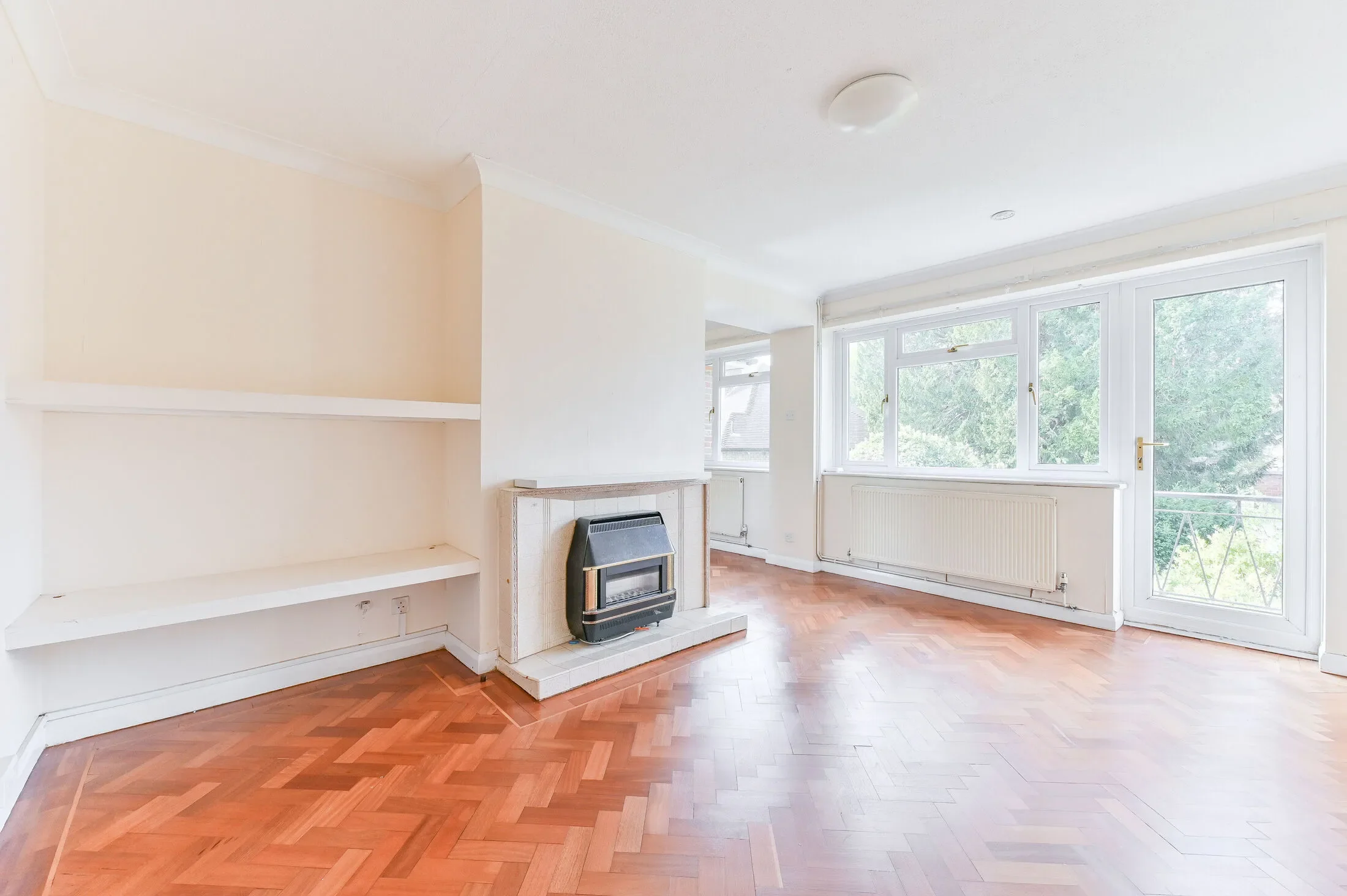 Flat Basildon Close in Greater London