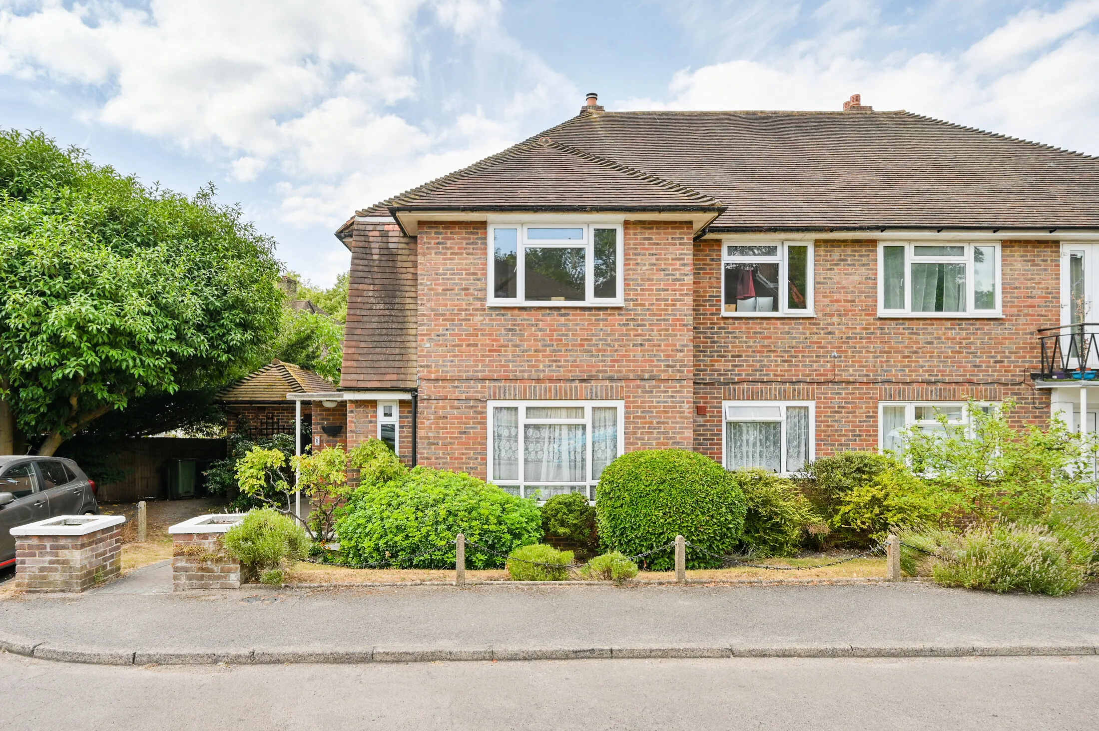 Flat Basildon Close in Greater London