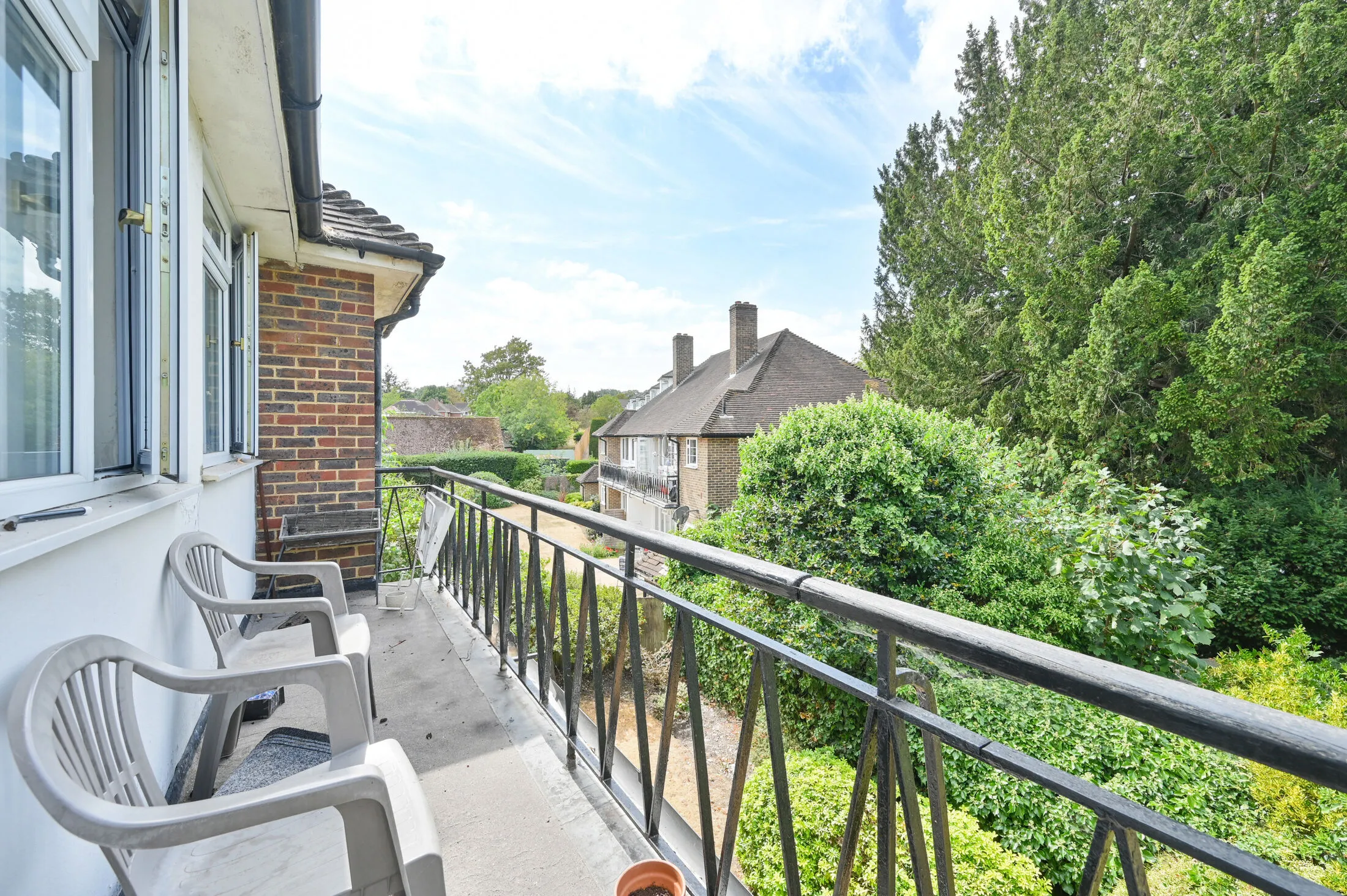 Flat Basildon Close in Greater London