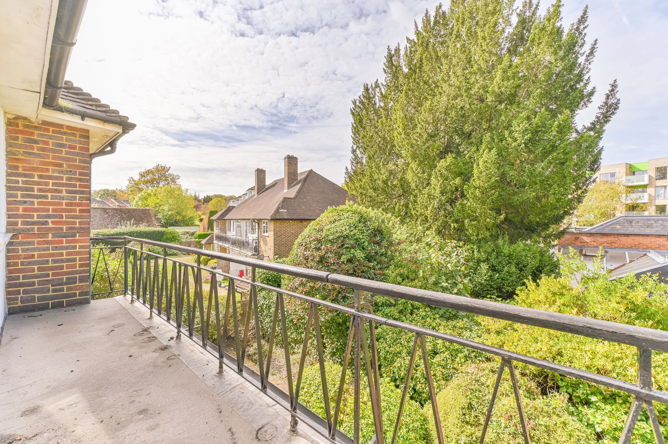 Flat Basildon Close in Greater London
