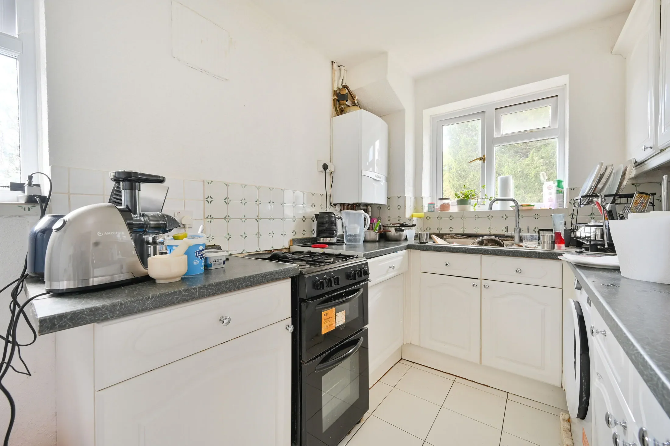 Flat Basildon Close in Greater London