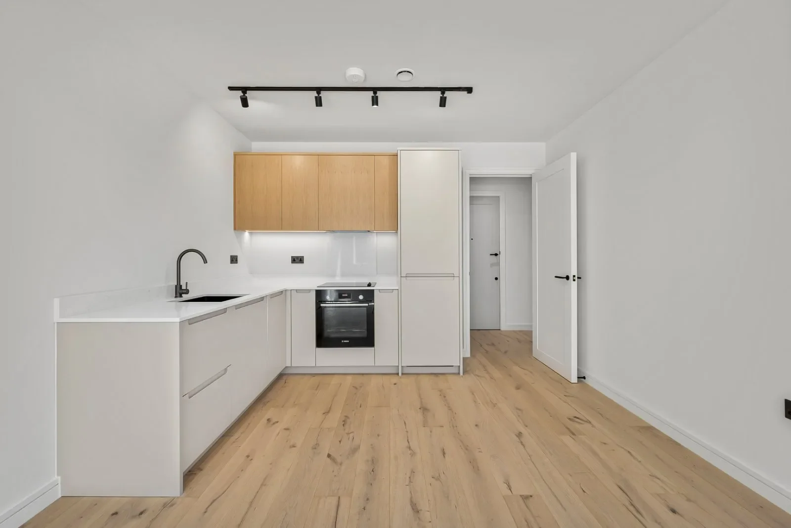 Flat Hollybush Gardens in Greater London