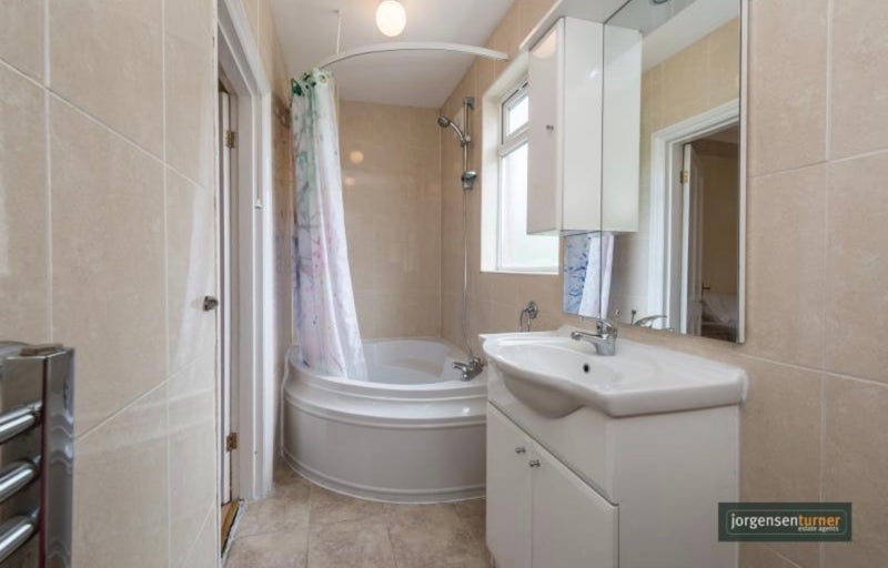 Room Roxwell Road in Greater London