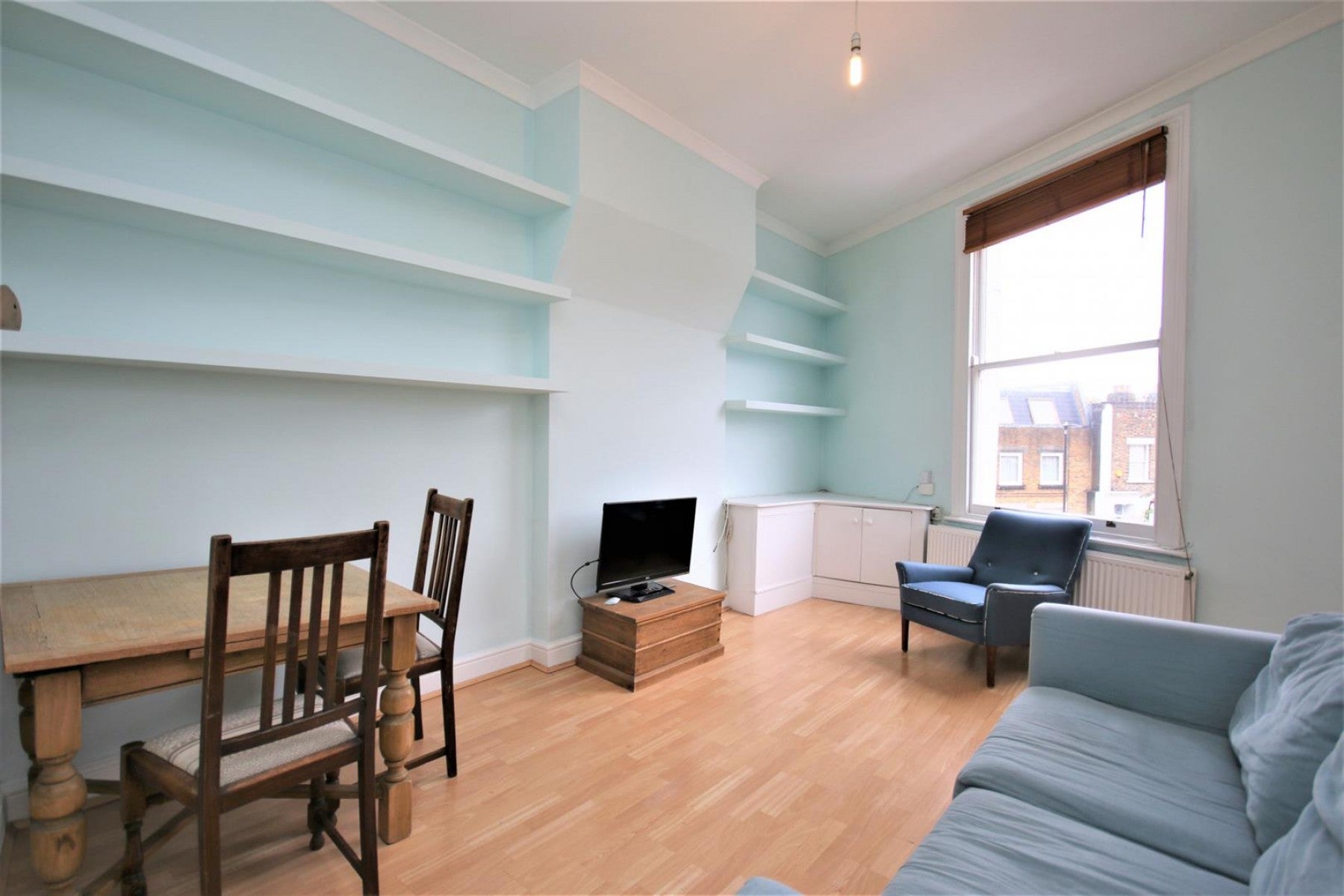 Flat Mountgrove Road in Greater London