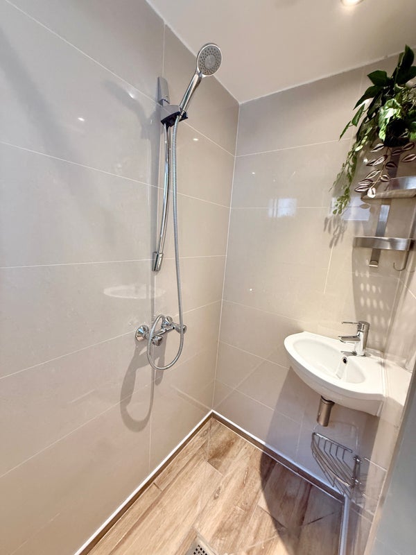 Room Stanhope Road in Greater London