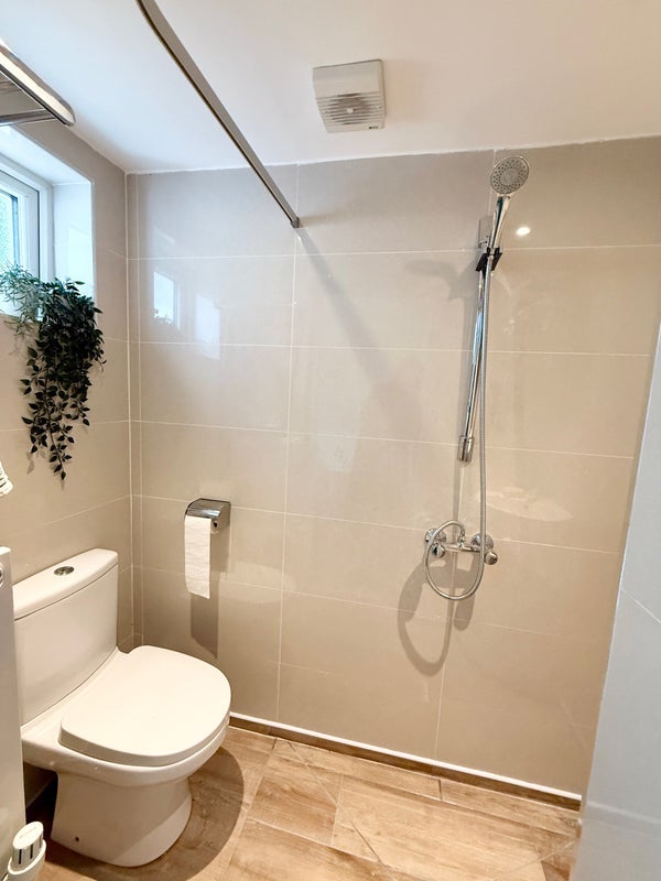 Room Stanhope Road in Greater London