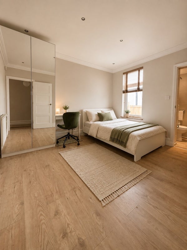 Room Stanhope Road in Greater London