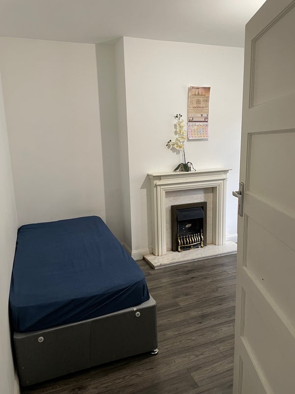Room Clarendon Court in Greater London