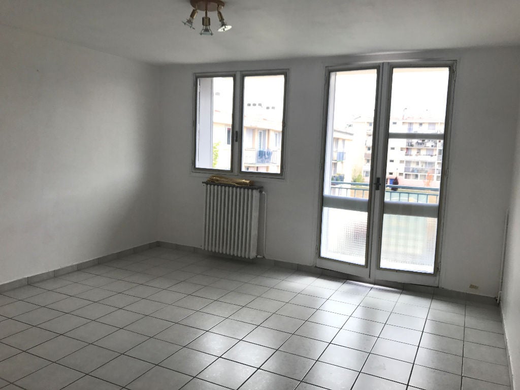 Flat Place de l'Aveyron in Colomiers