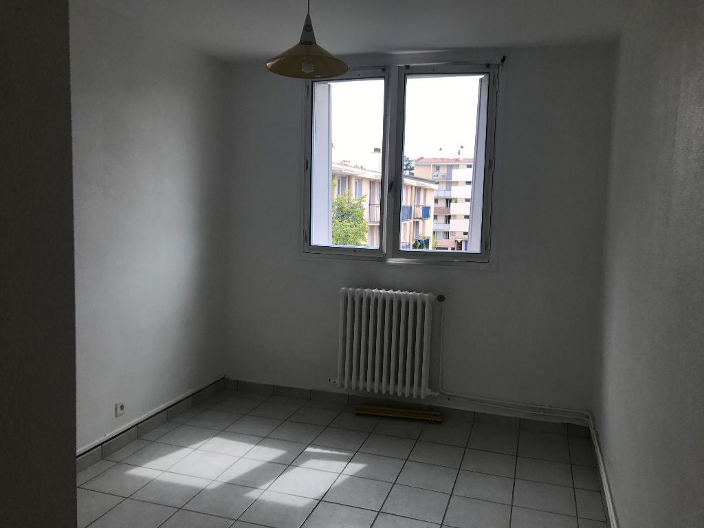 Flat Place de l'Aveyron in Colomiers