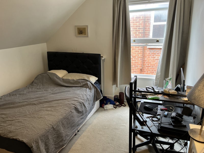 Room Gleneldon Road in Greater London