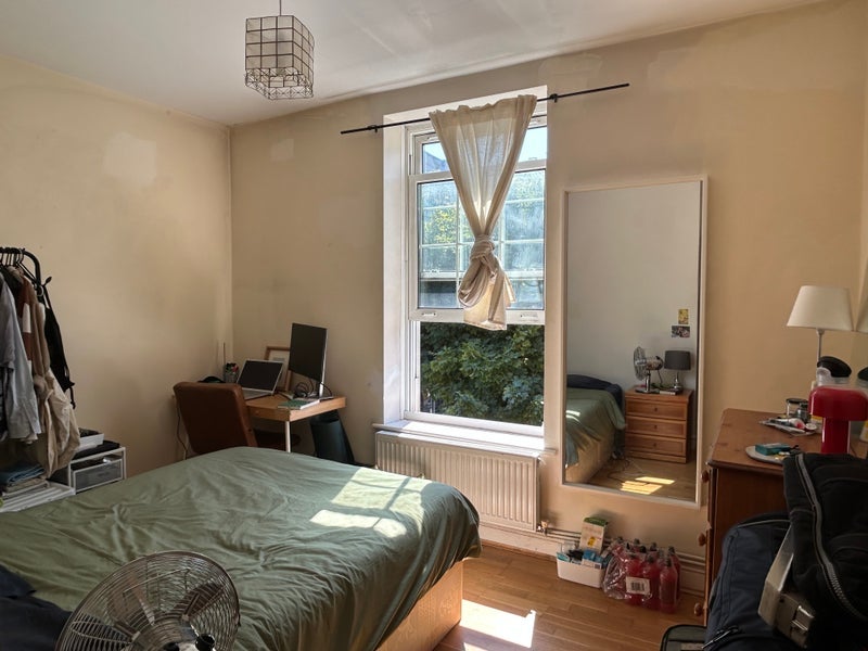 Flat Nuttall Street in Greater London