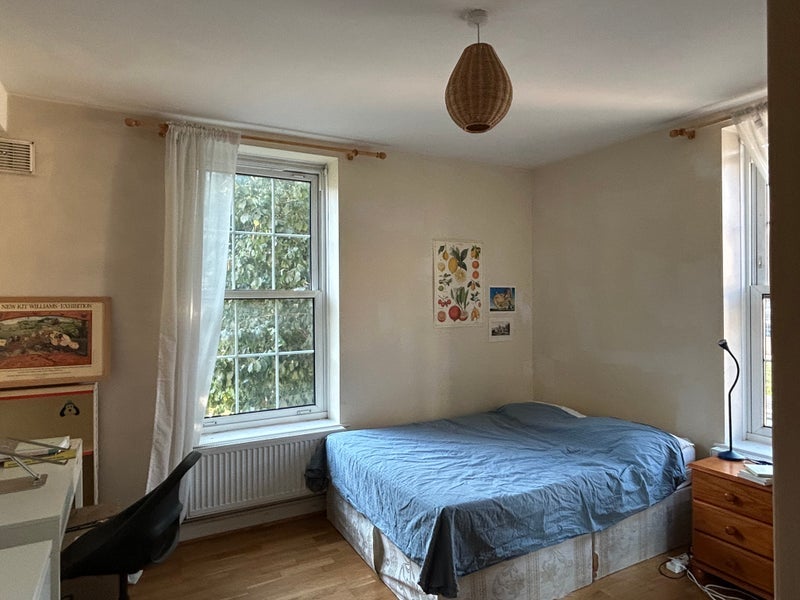 Flat Nuttall Street in Greater London
