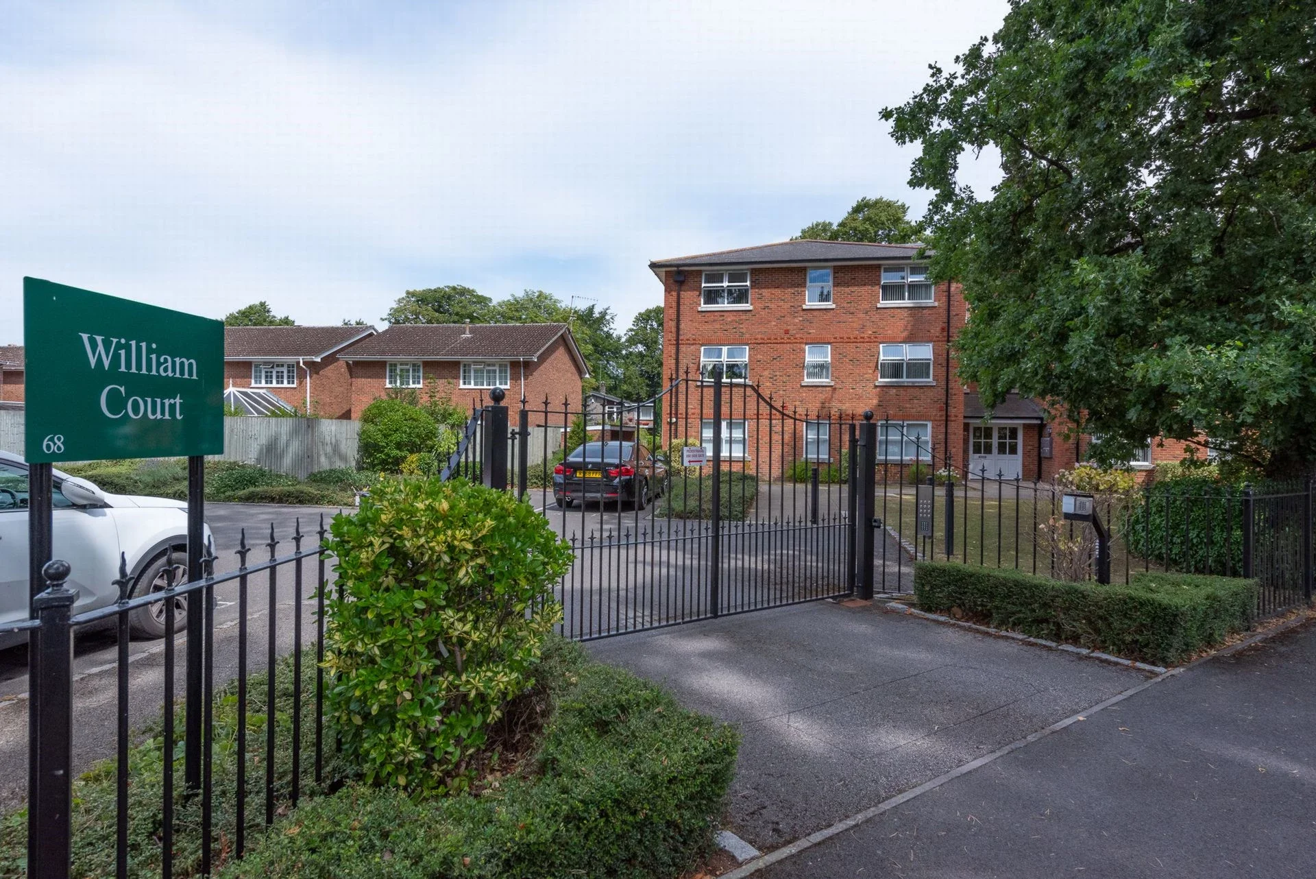 Flat Guildford Road East in Rushmoor