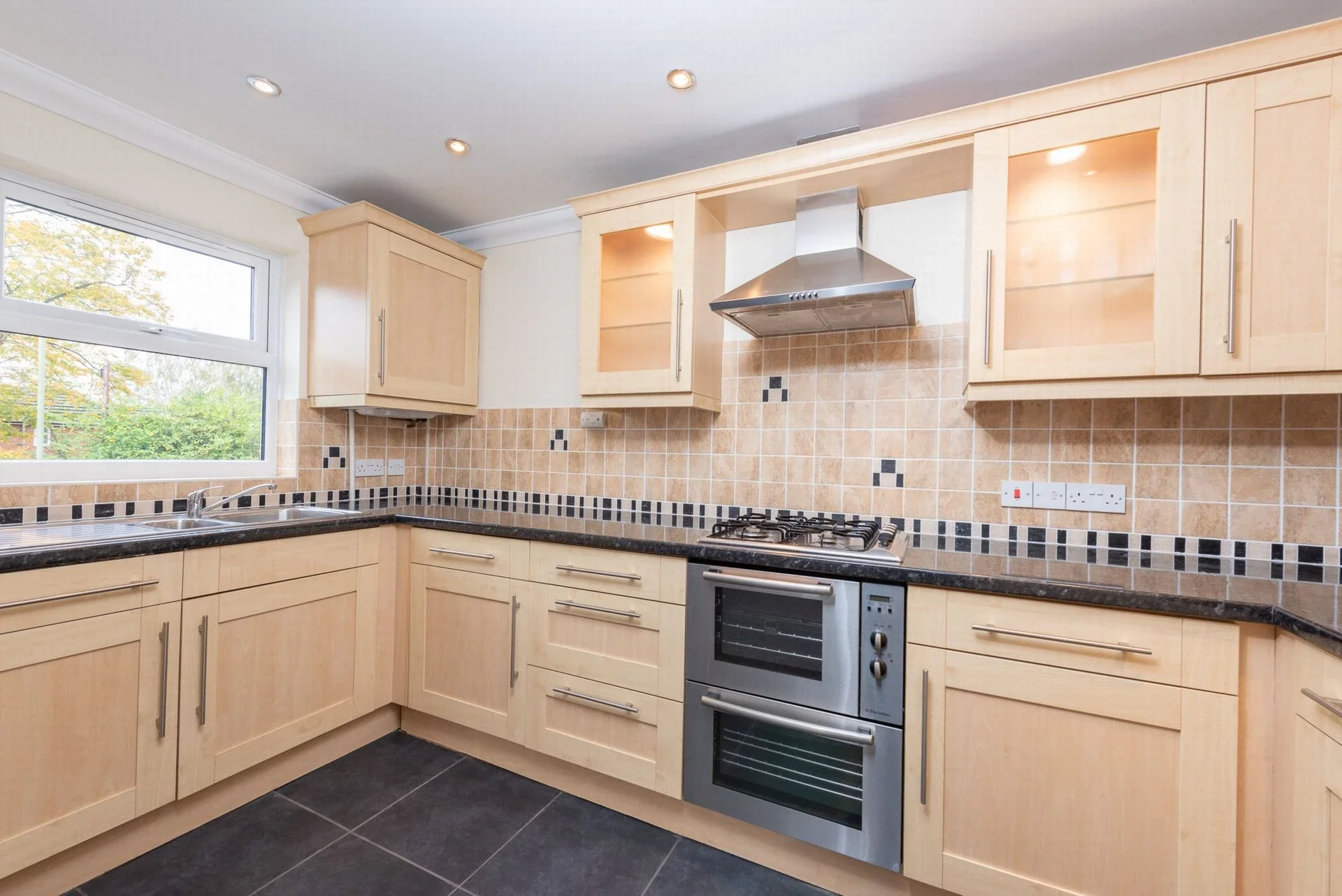 Flat Guildford Road East in Rushmoor