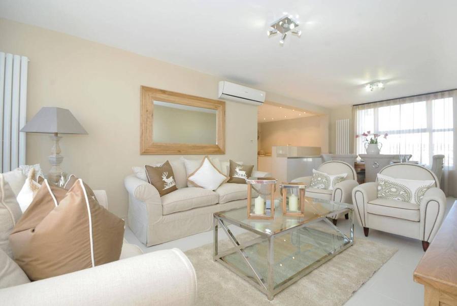 Flat Boydell Court in Greater London