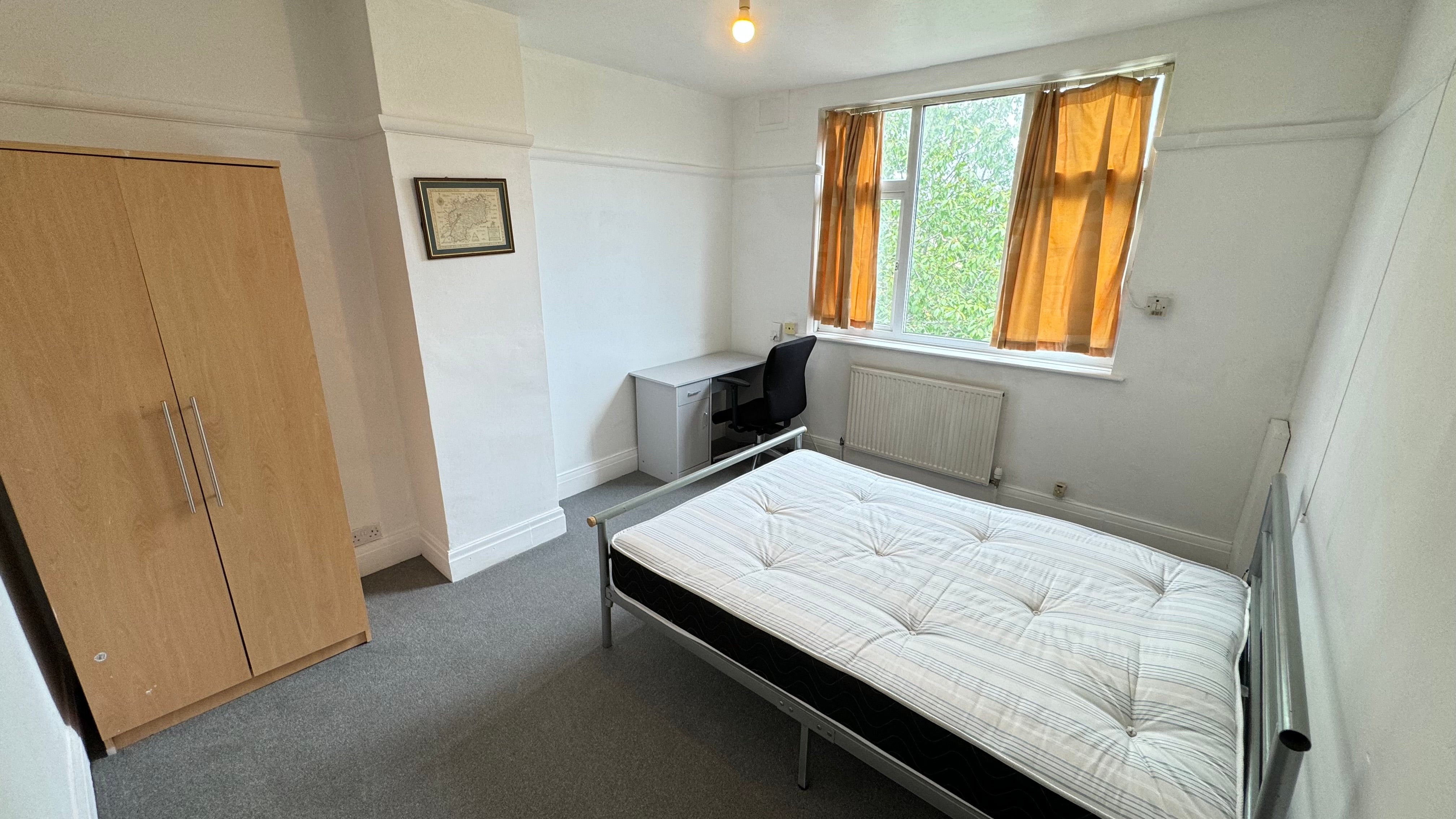 Room Radley Road in Bristol