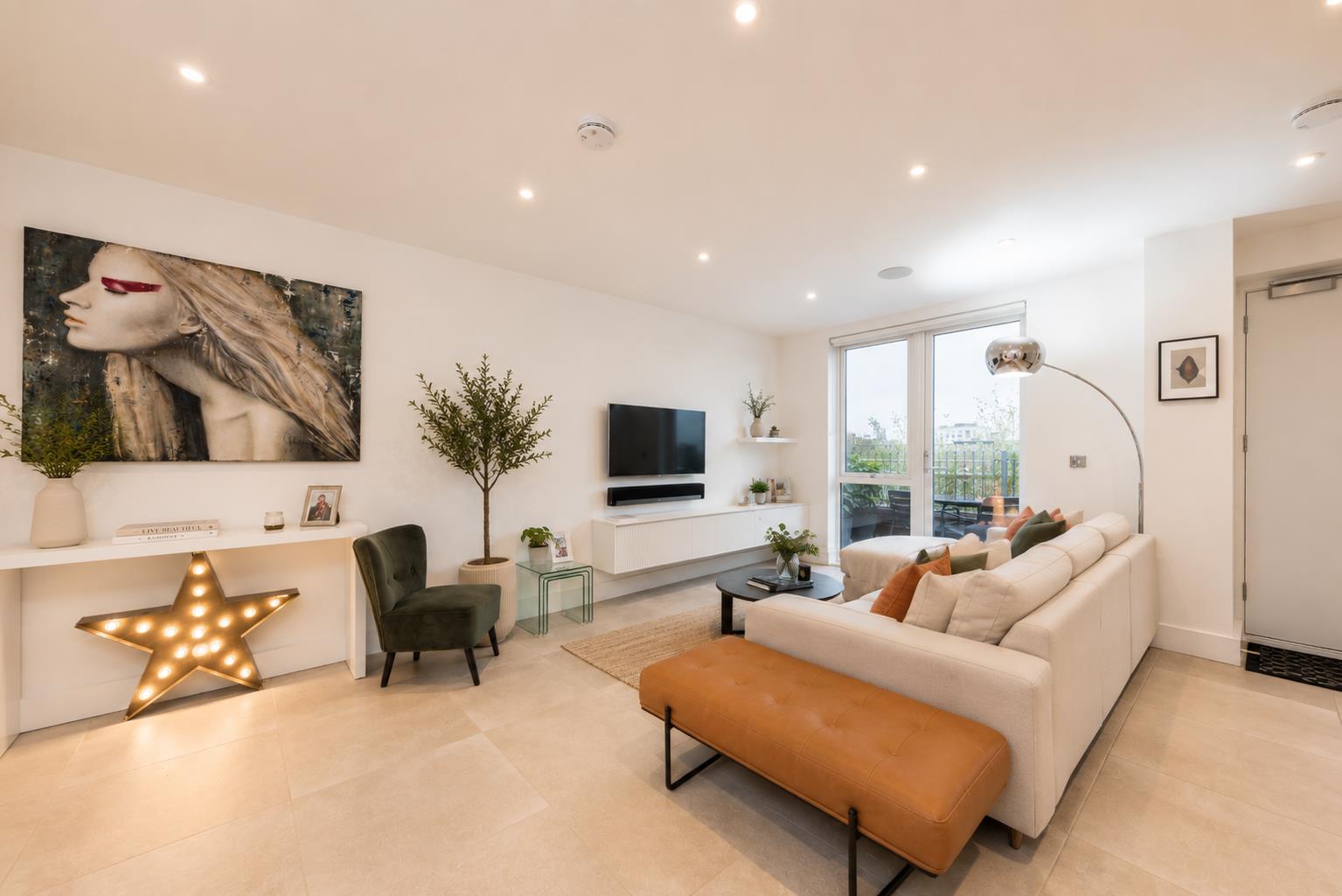 Flat Wadeson Street in Greater London