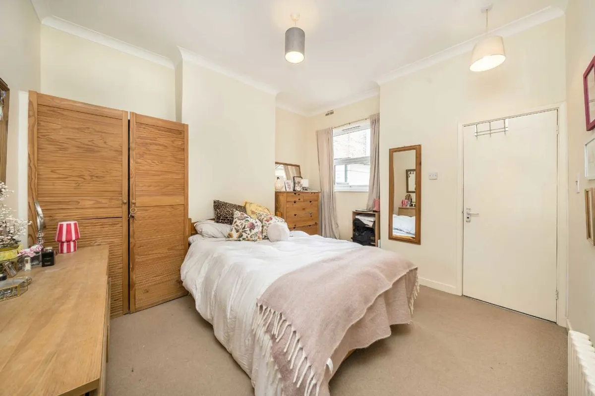 Flat Fontenoy Road in Greater London