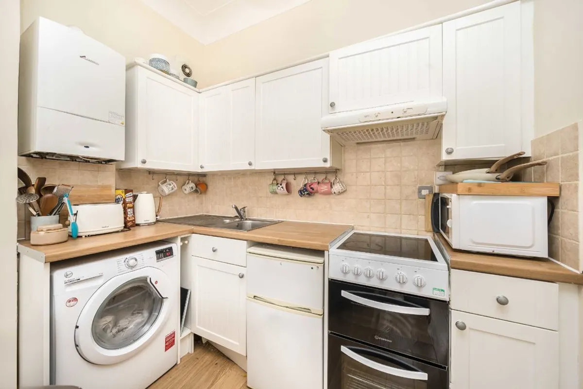 Flat Fontenoy Road in Greater London