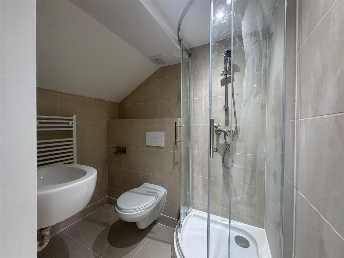 Flat Westcote Road in Greater London