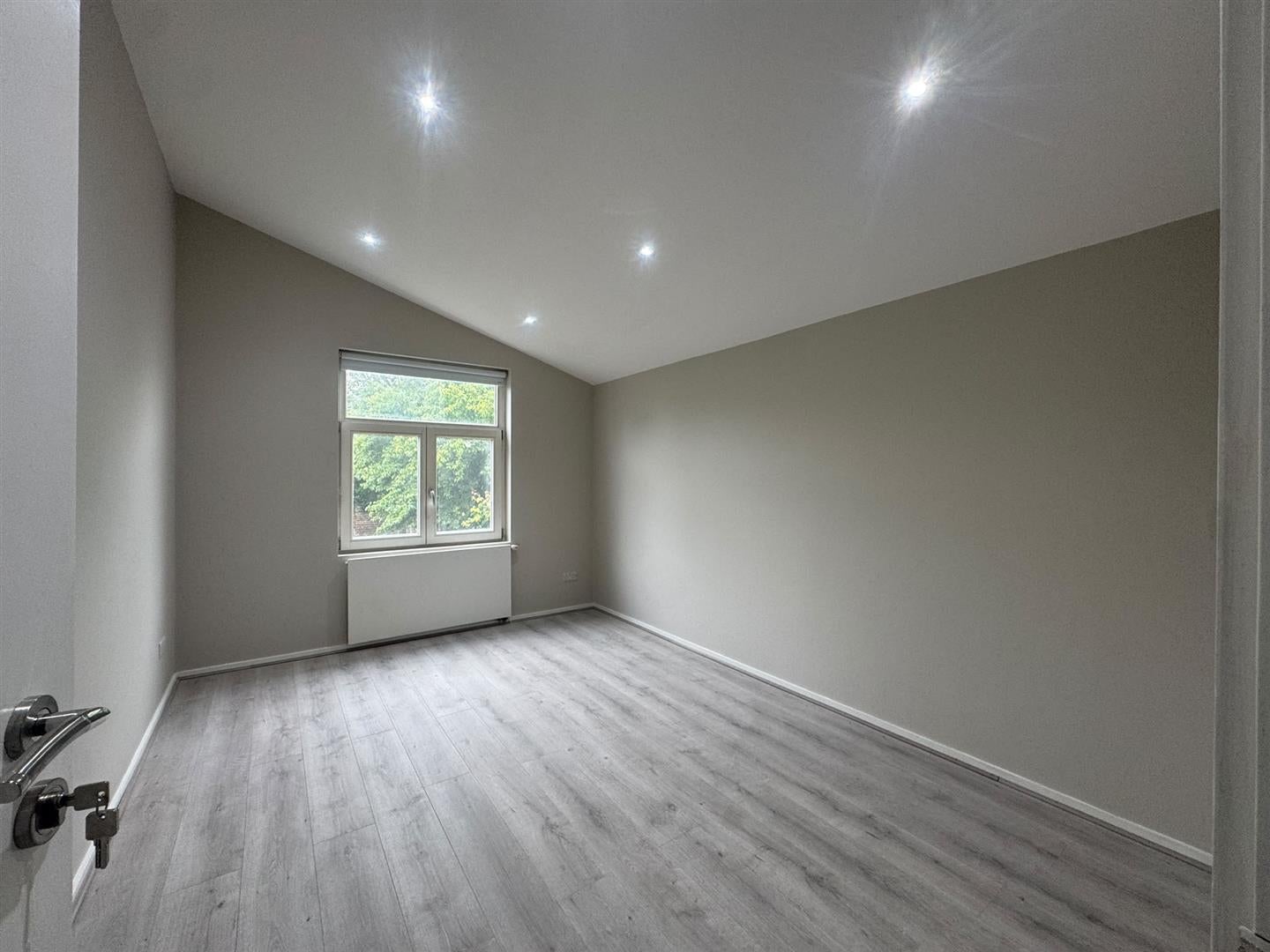 Flat Westcote Road in Greater London