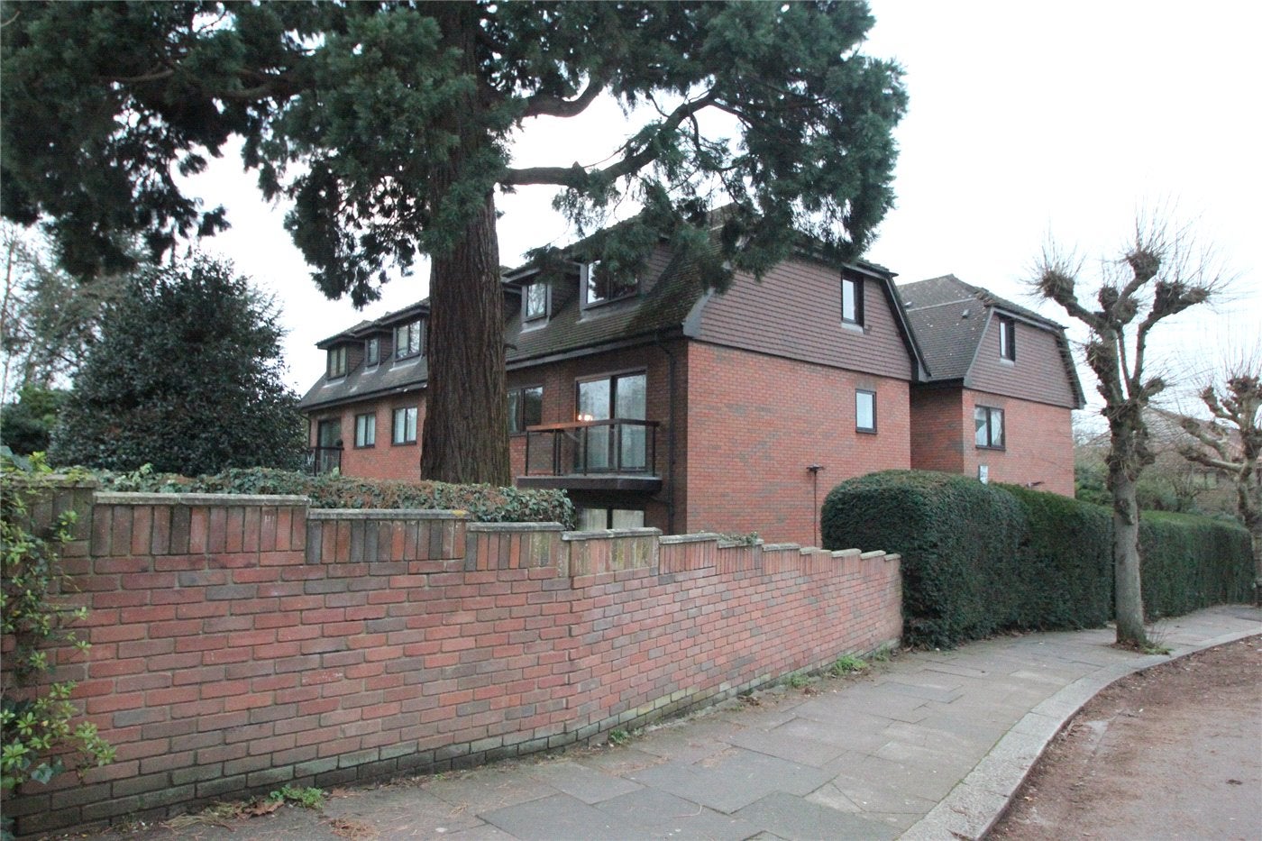 Flat Woodside Avenue in Greater London