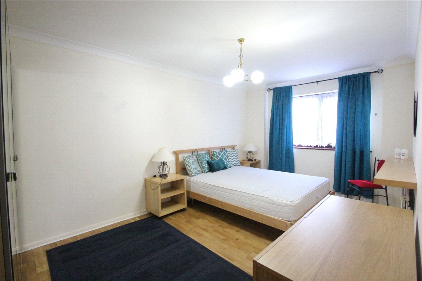 Flat Woodside Avenue in Greater London