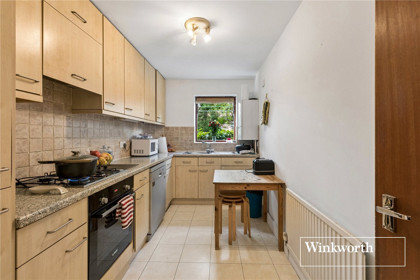 Flat Woodside Avenue in Greater London
