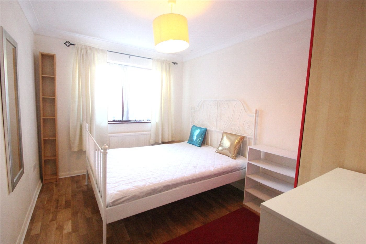 Flat Woodside Avenue in Greater London