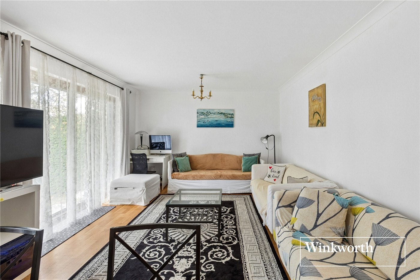 Flat Woodside Avenue in Greater London