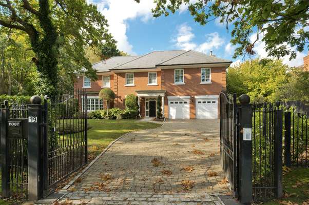 House Water Lane in Elmbridge
