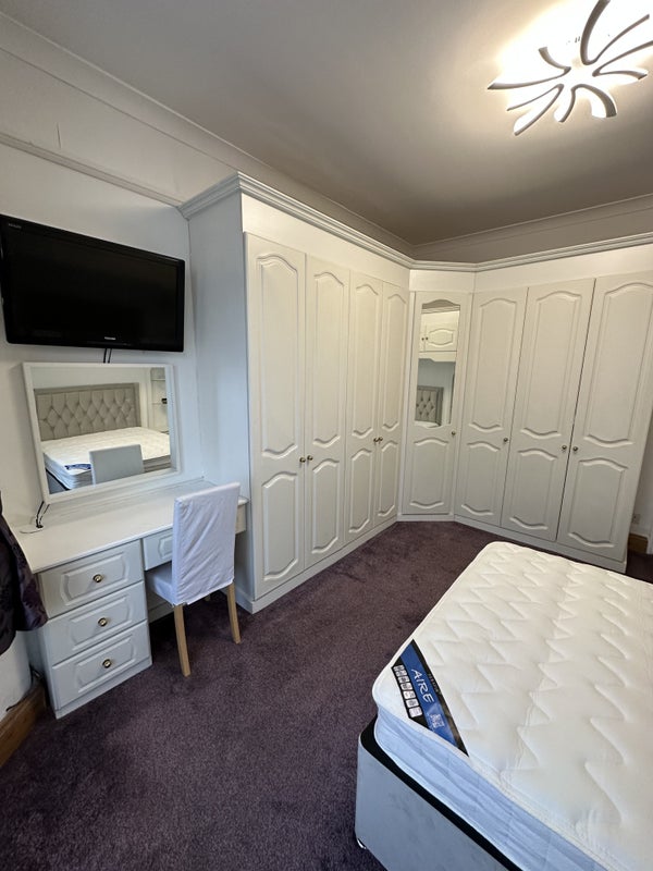 Room Sixth Avenue in Greater London
