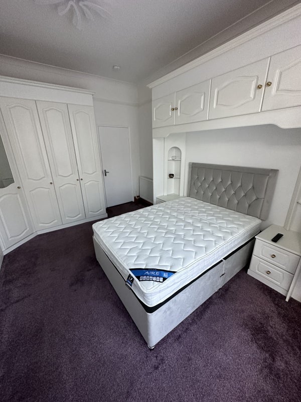 Room Sixth Avenue in Greater London