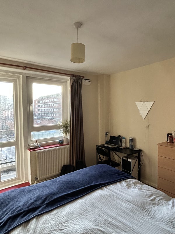 Room Clapham Road in Greater London