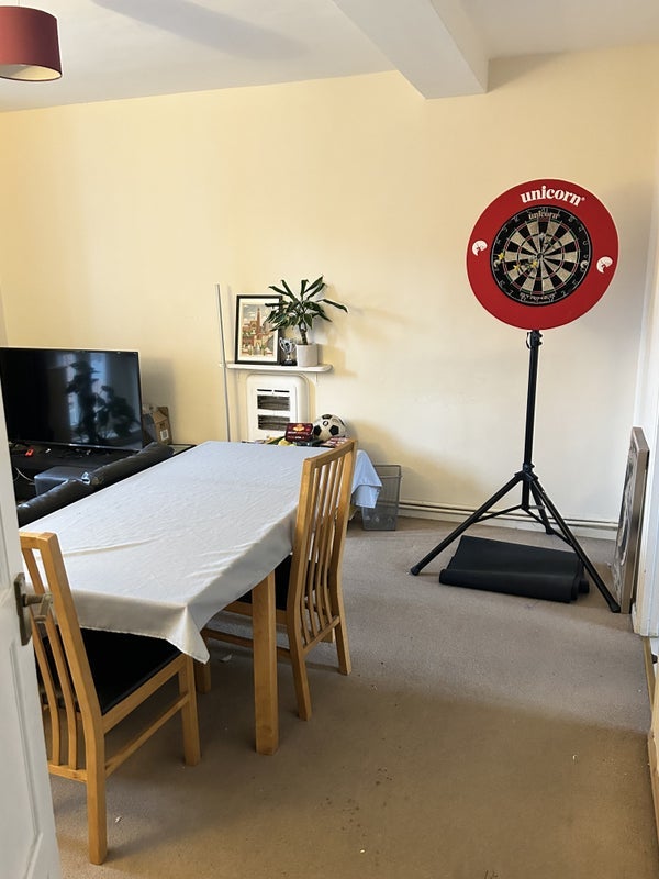 Room Clapham Road in Greater London